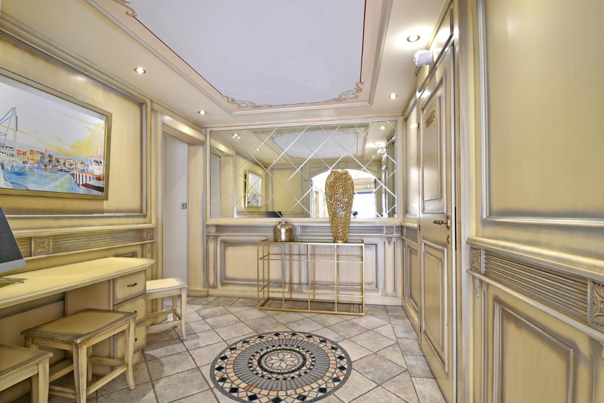 Hotel Le Rocher Calvi  Esterno foto